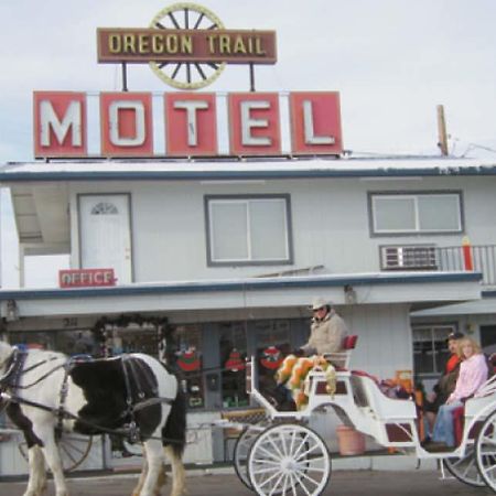 Oregon Trail Motel And Restaurant Baker City Exterior photo