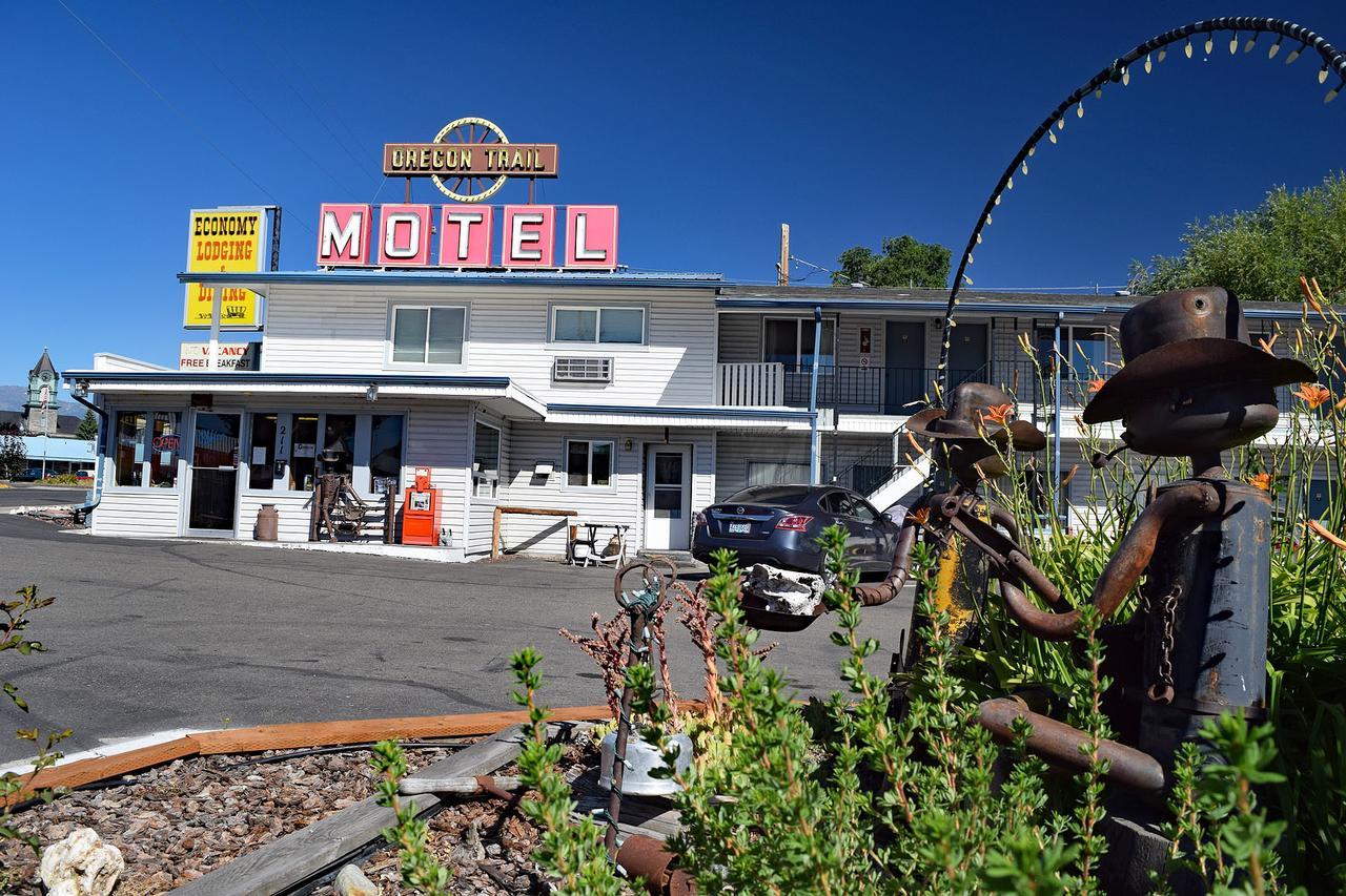 Oregon Trail Motel And Restaurant Baker City Exterior photo